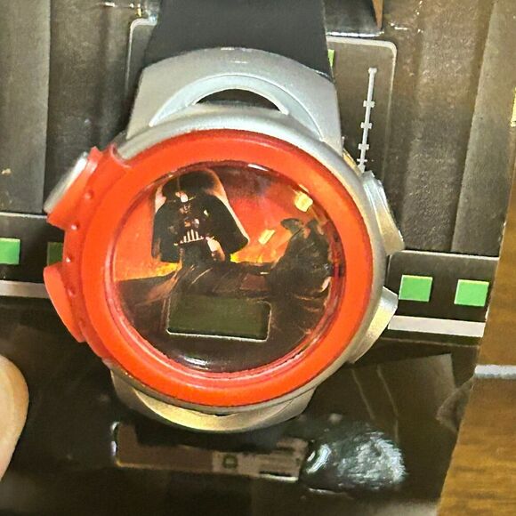 Disney Star Wars Darth Vader LCD Watch with tin - Picture 2 of 6
